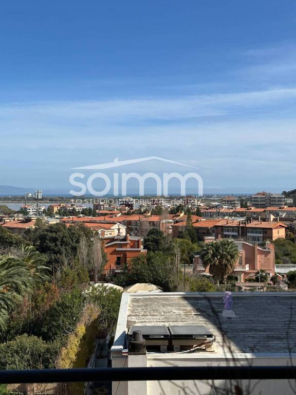appartamento in vendita a Cagliari in zona Genneruxi