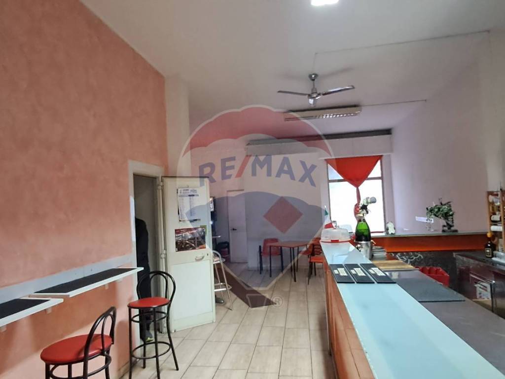 negozio in vendita a Cagliari in zona Pirri