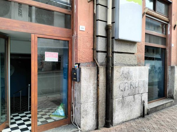 negozio in vendita a Cagliari in zona Marina