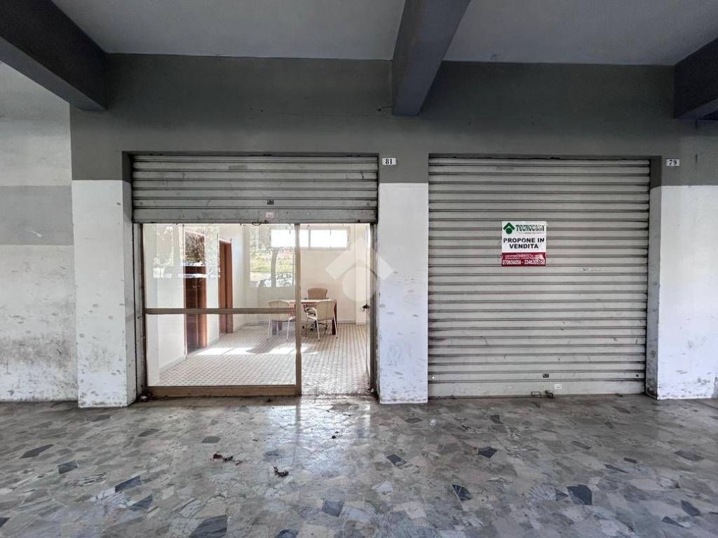 negozio in vendita a Cagliari in zona CEP