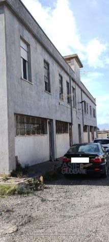 negozio in vendita a Cagliari in zona Tribunale
