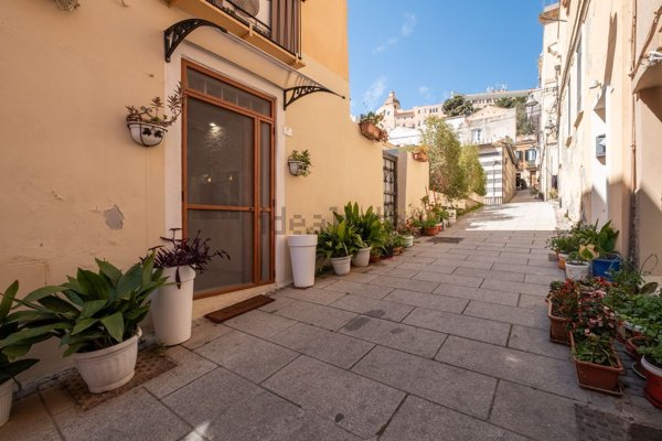 appartamento in vendita a Cagliari in zona Villanova