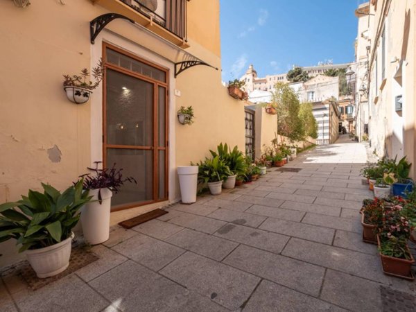 appartamento in vendita a Cagliari in zona Villanova