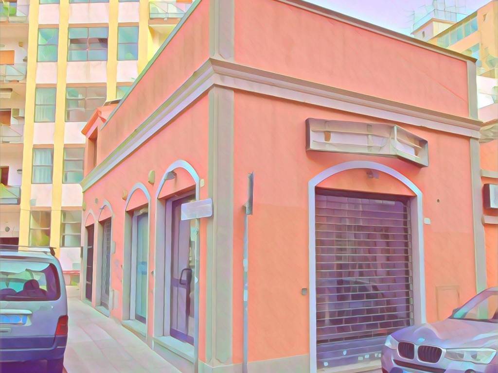 negozio in vendita a Cagliari in zona Villanova
