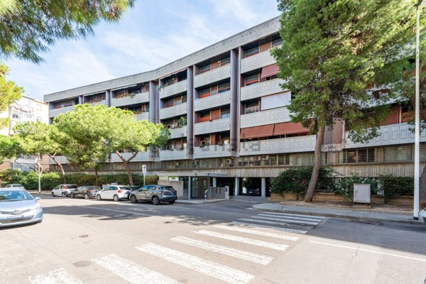 appartamento in vendita a Cagliari in zona Bonaria