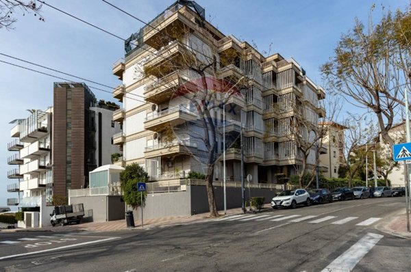 appartamento in vendita a Cagliari in zona Bonaria