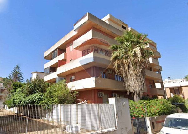 appartamento in vendita a Cagliari in zona Genneruxi