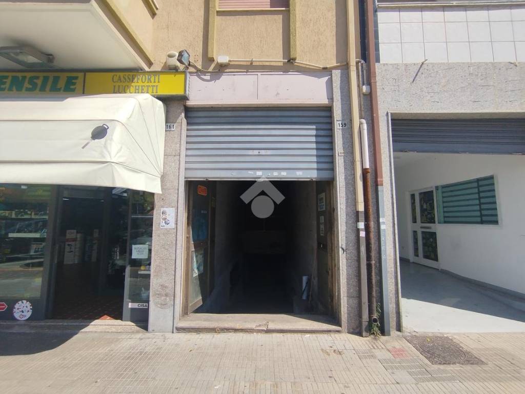 locale commerciale in vendita a Cagliari in zona Is Mirrionis/San Michele