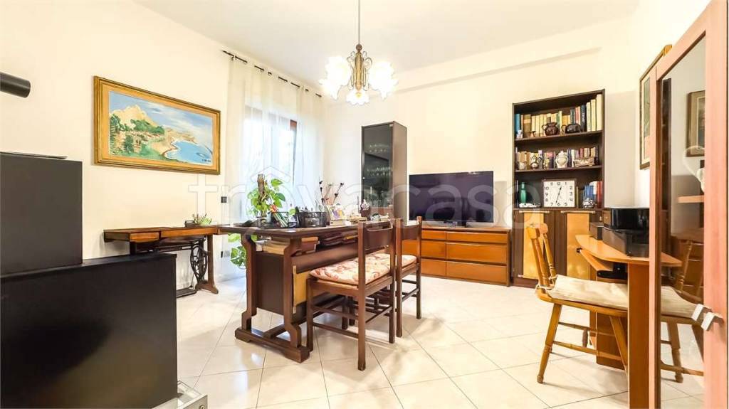 appartamento in vendita a Cagliari in zona Bonaria