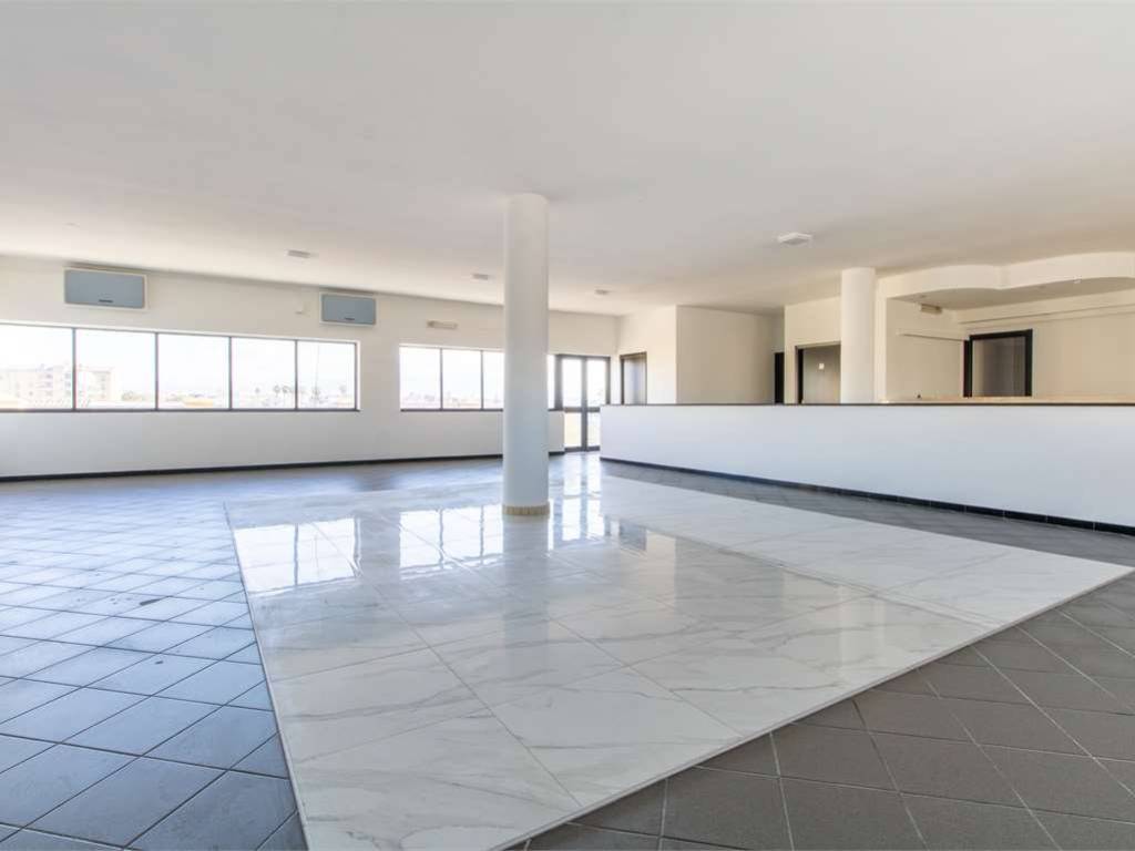 intera palazzina in vendita a Cagliari in zona Pirri