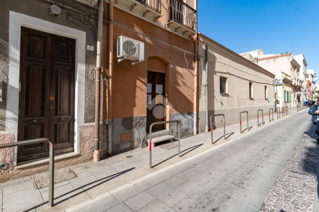 appartamento in vendita a Cagliari in zona Villanova