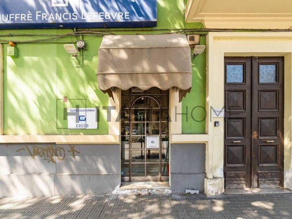 negozio in vendita a Cagliari in zona Tribunale