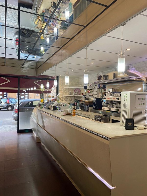 locale commerciale in vendita a Cagliari in zona Tribunale