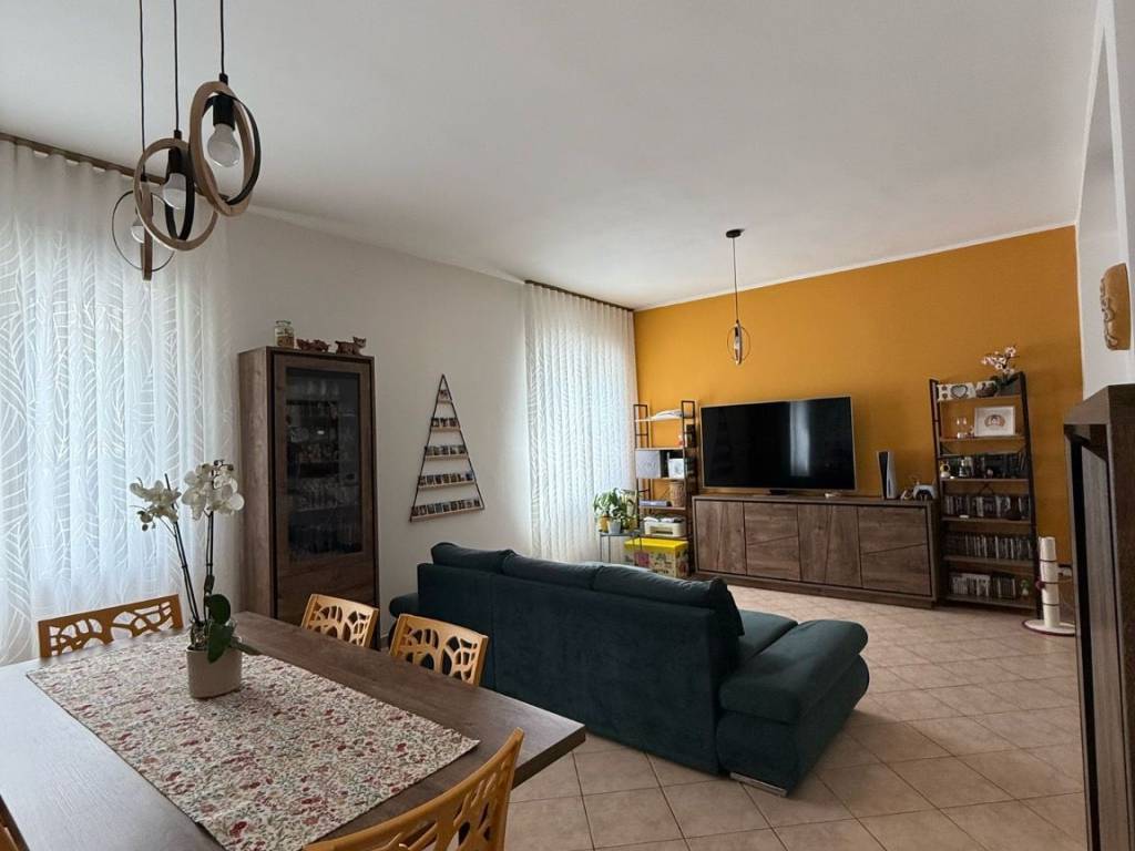 appartamento in vendita a Cagliari in zona Bonaria