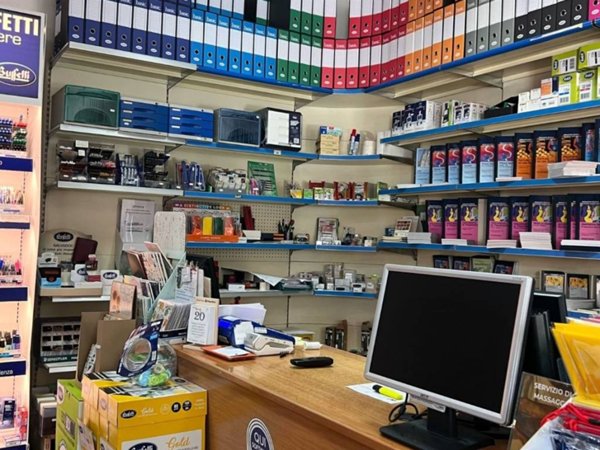 negozio in vendita a Cagliari in zona Pirri