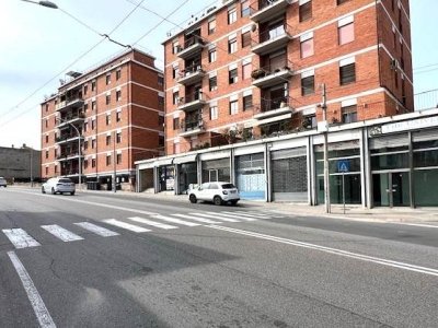 locale commerciale in vendita a Cagliari in zona Is Mirrionis/San Michele