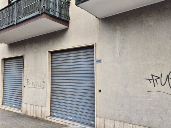 negozio in vendita a Cagliari in zona Pirri