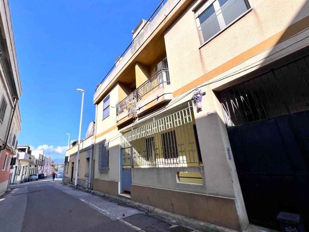 appartamento in vendita a Cagliari in zona Pirri