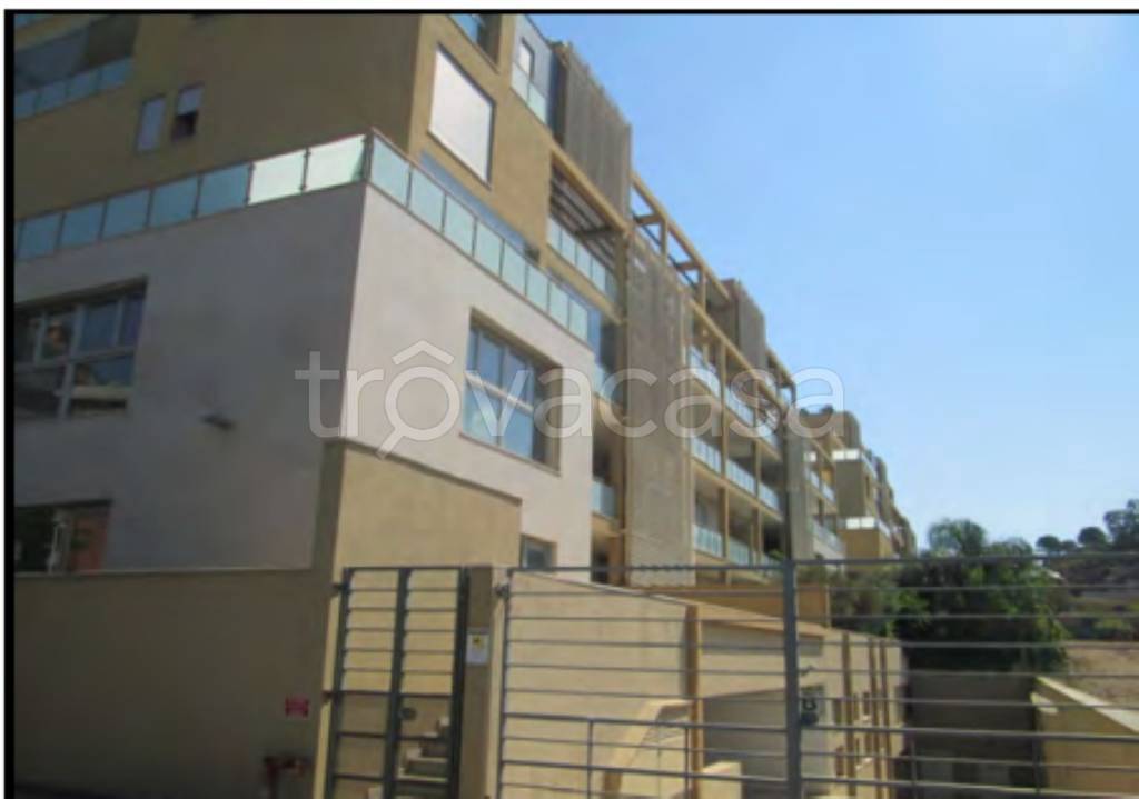 negozio in vendita a Cagliari in zona Tuvixeddu/Tuvumannu