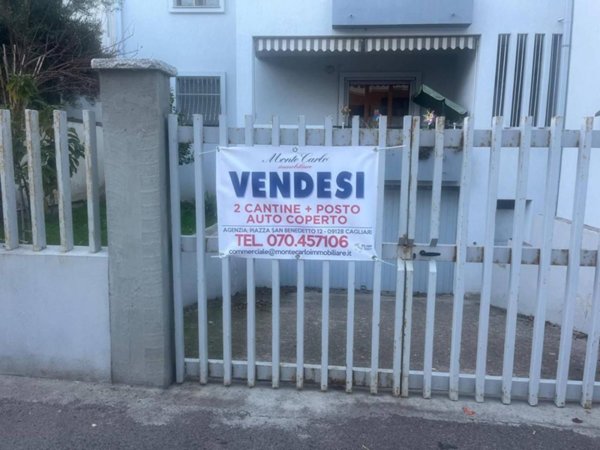 negozio in vendita a Cagliari in zona Genneruxi