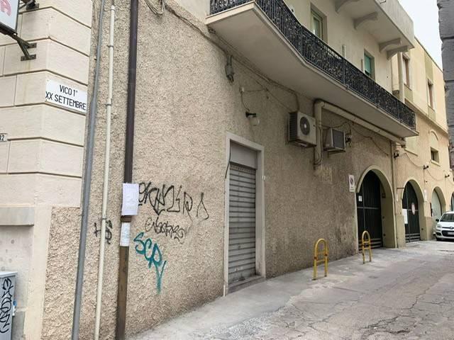 negozio in vendita a Cagliari in zona Marina