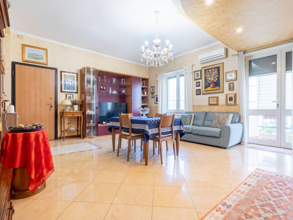 appartamento in vendita a Cagliari in zona Genneruxi