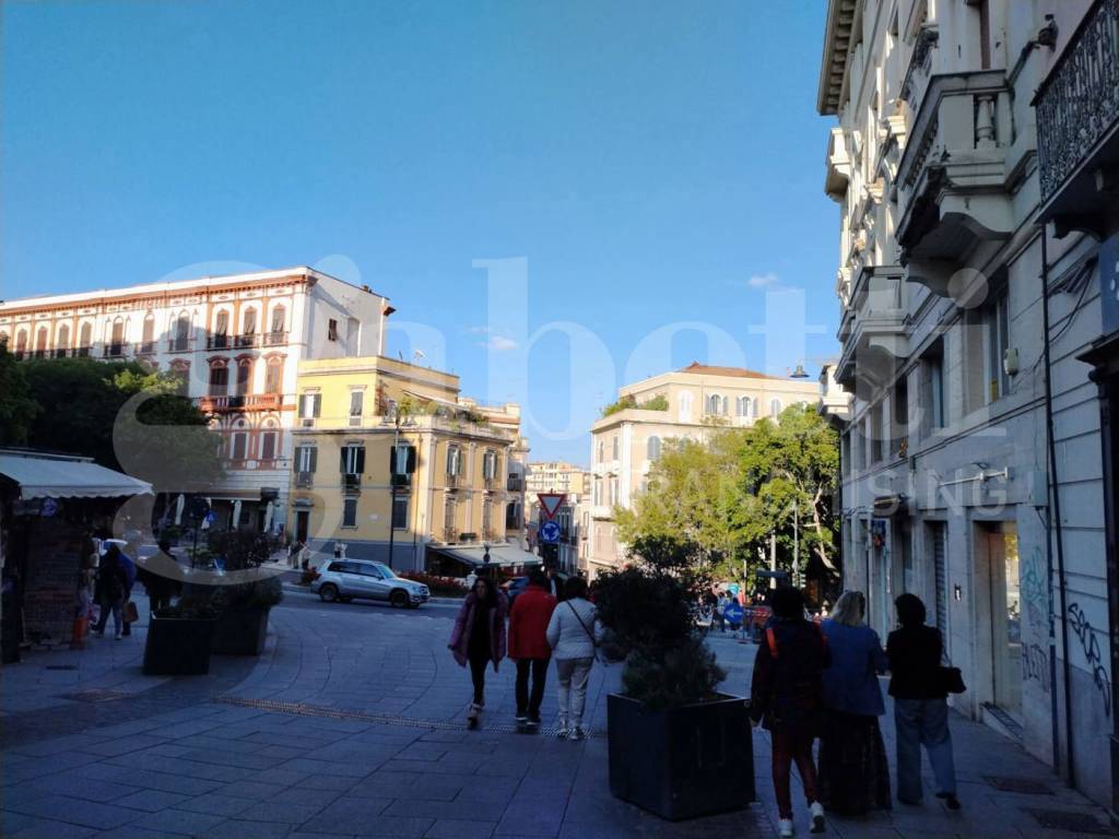 negozio in vendita a Cagliari in zona Marina