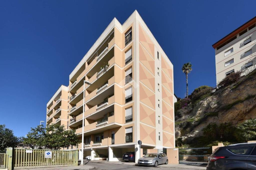 appartamento in vendita a Cagliari in zona Bonaria