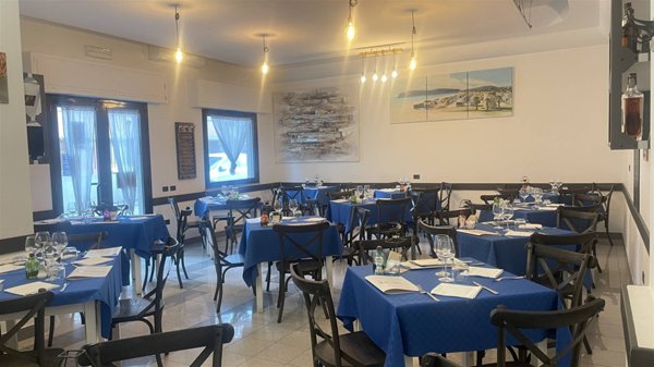 negozio in vendita a Cagliari in zona Poetto/Marina Piccola