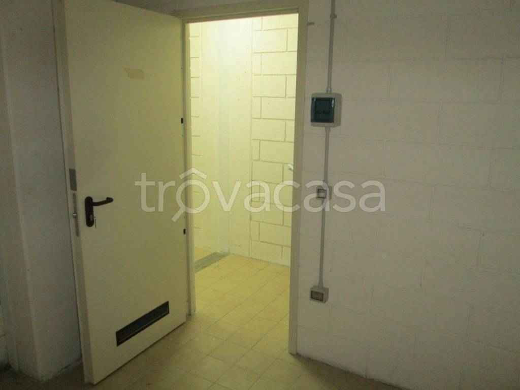 locale commerciale in vendita a Cagliari in zona Tuvixeddu/Tuvumannu