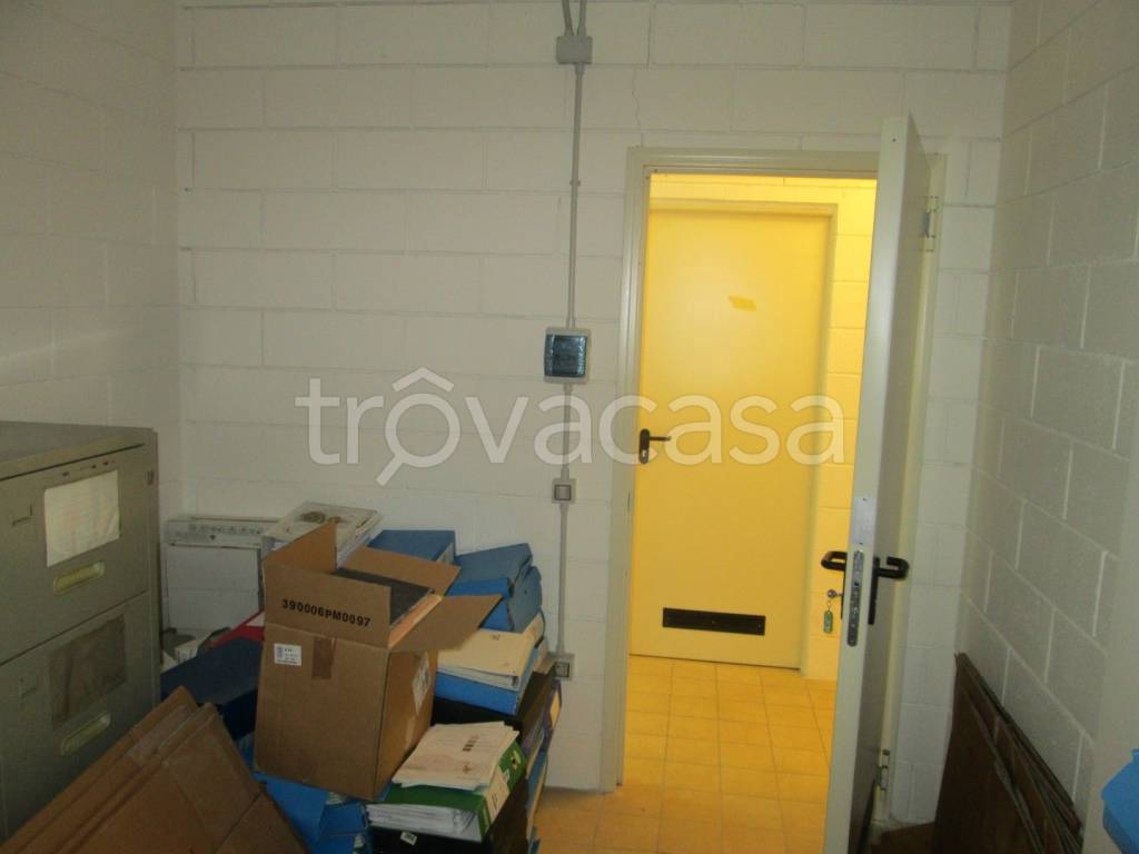 locale di sgombero in vendita a Cagliari in zona Tuvixeddu/Tuvumannu