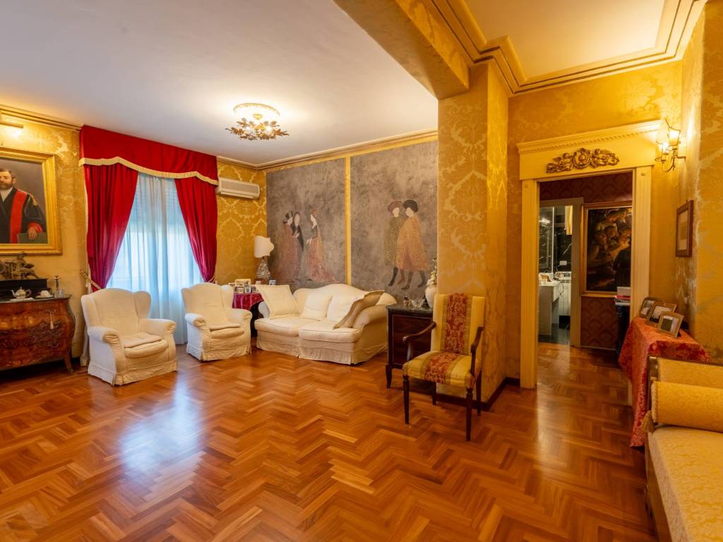 appartamento in vendita a Cagliari in zona Bonaria