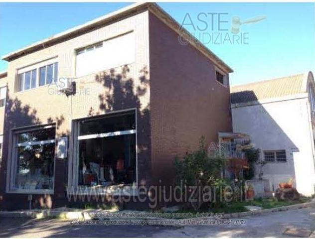negozio in vendita a Cagliari in zona Tribunale
