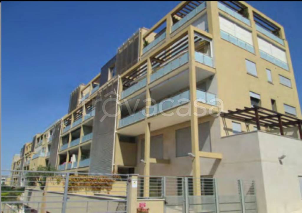 locale commerciale in vendita a Cagliari in zona Tuvixeddu/Tuvumannu