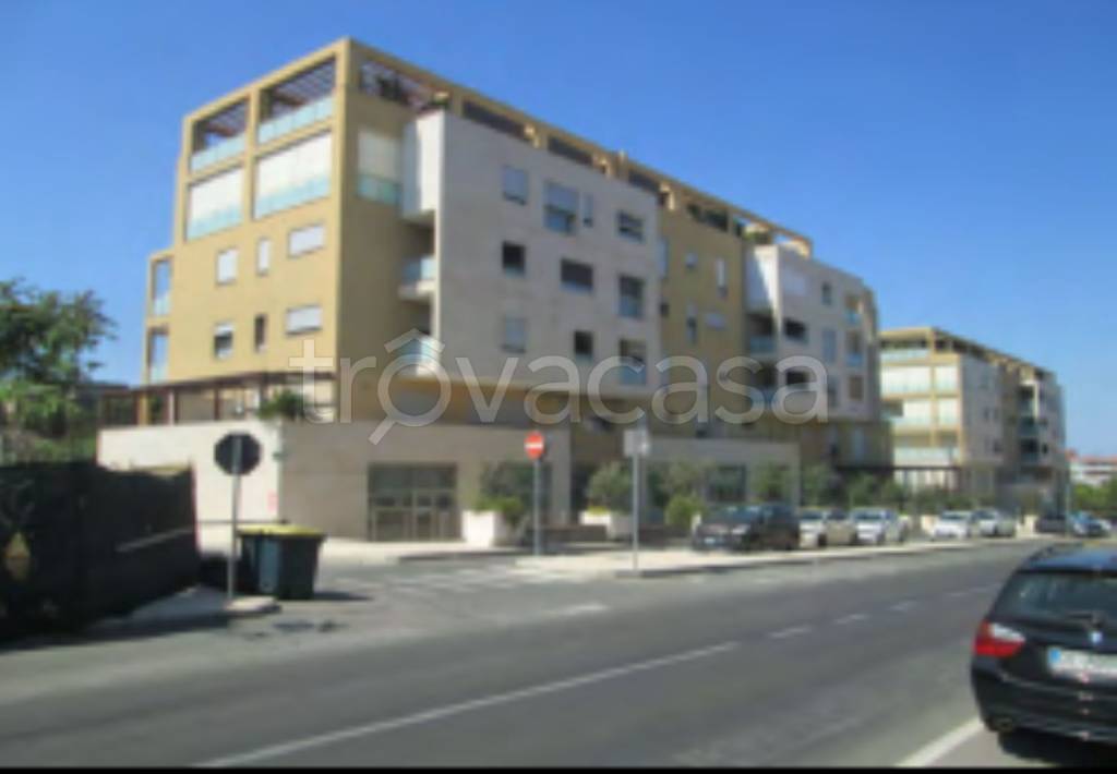 locale commerciale in vendita a Cagliari in zona Tuvixeddu/Tuvumannu