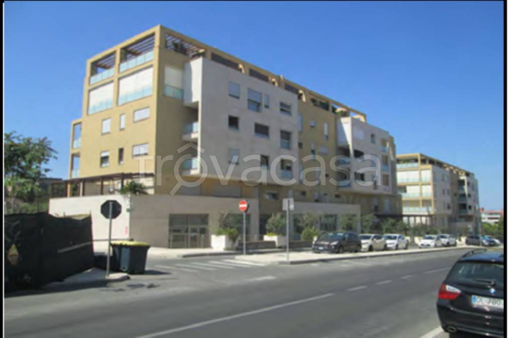 locale commerciale in vendita a Cagliari in zona Tuvixeddu/Tuvumannu