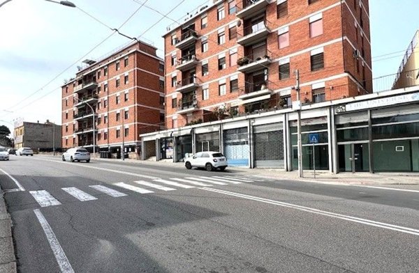 locale commerciale in vendita a Cagliari in zona Is Mirrionis/San Michele