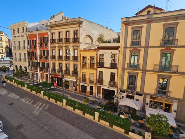appartamento in vendita a Cagliari in zona Marina