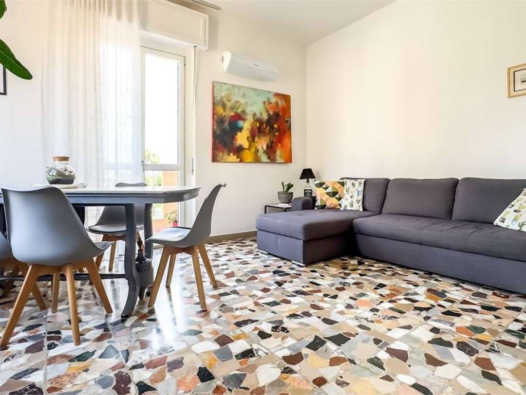 appartamento in vendita a Cagliari in zona Bonaria
