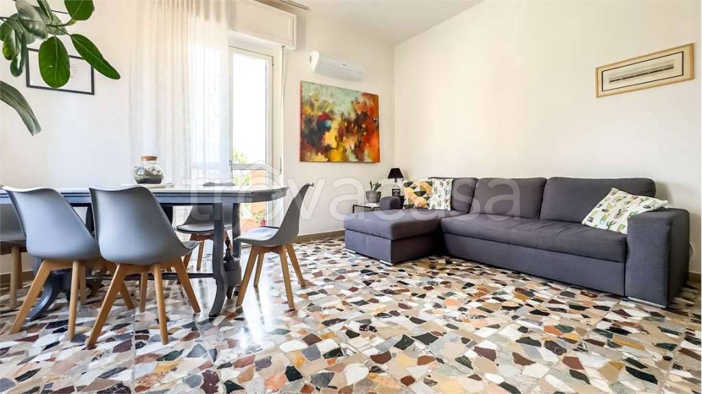 appartamento in vendita a Cagliari in zona Bonaria