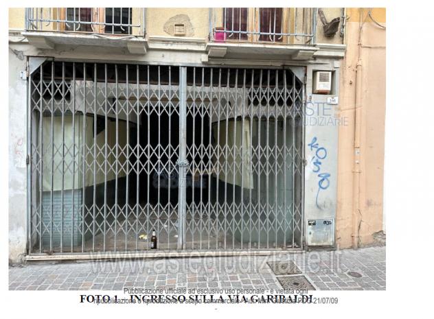 negozio in vendita a Cagliari in zona Villanova
