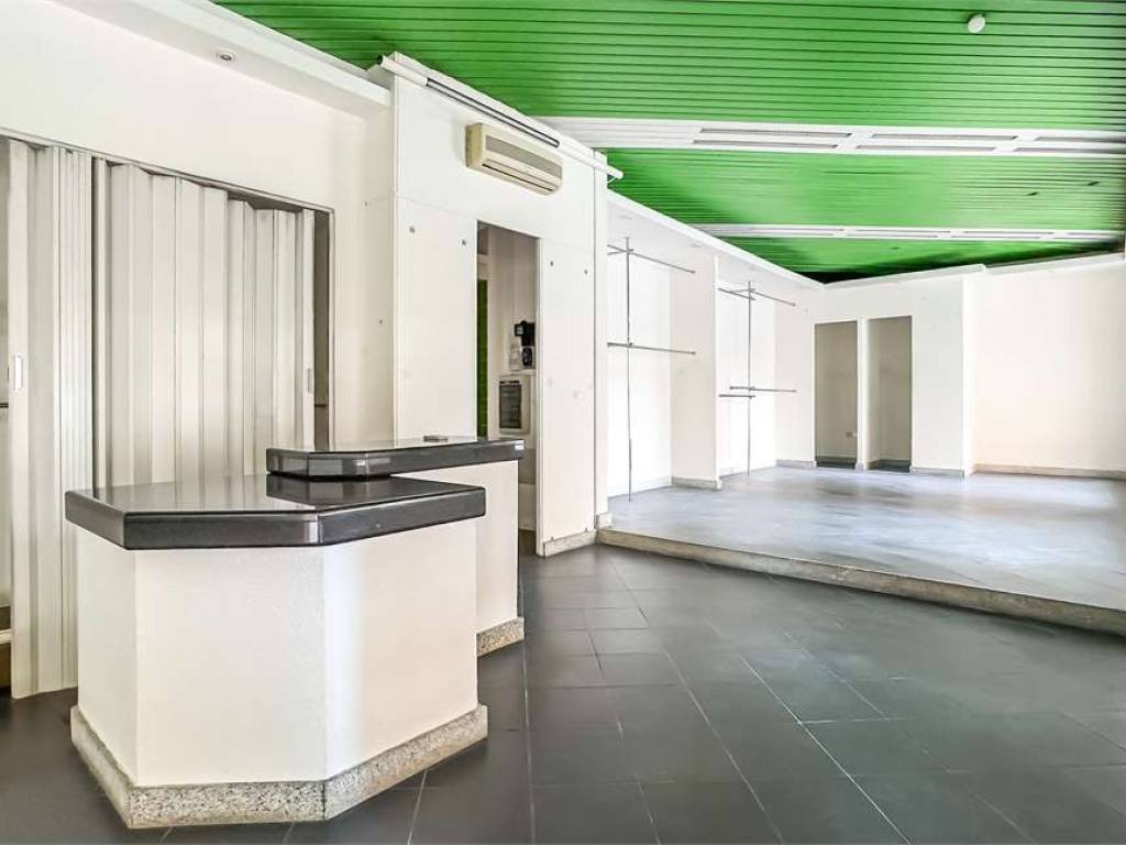 negozio in vendita a Cagliari in zona San Benedetto