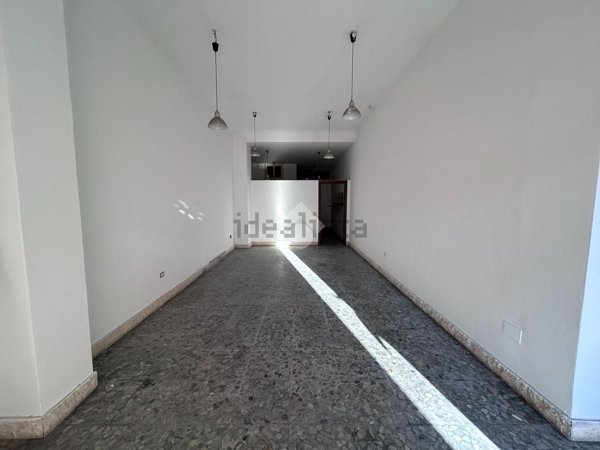 locale commerciale in vendita a Cagliari in zona Sant'Avendrace