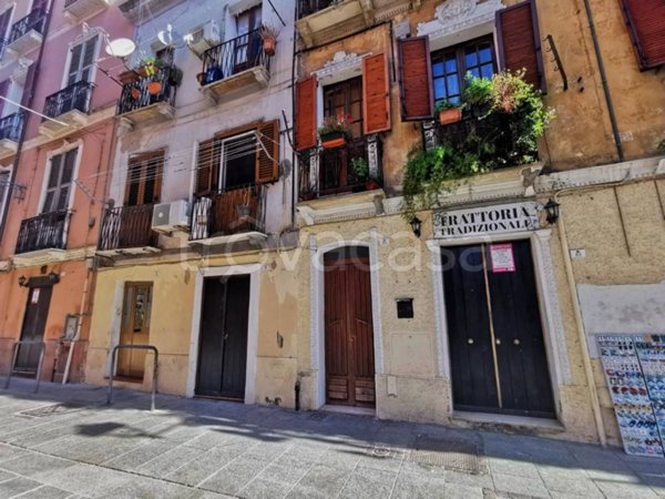 negozio in vendita a Cagliari in zona Marina