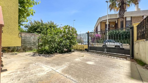 appartamento in vendita a Cagliari in zona Genneruxi