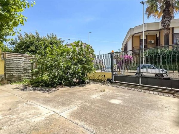 appartamento in vendita a Cagliari in zona Genneruxi