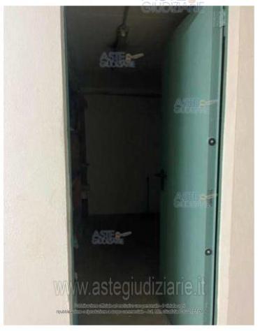 locale commerciale in vendita a Cagliari in zona Tribunale