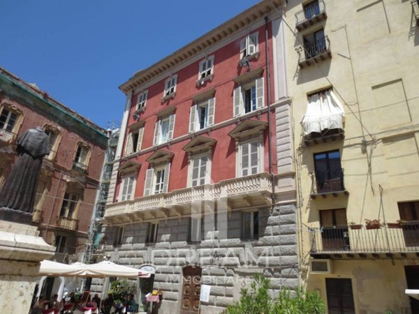 negozio in vendita a Cagliari in zona Castello