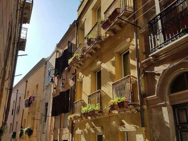 intera palazzina in vendita a Cagliari in zona Castello