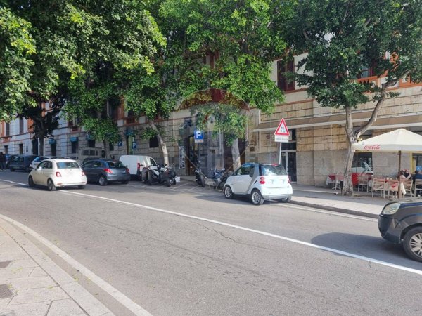locale commerciale in vendita a Cagliari in zona Castello